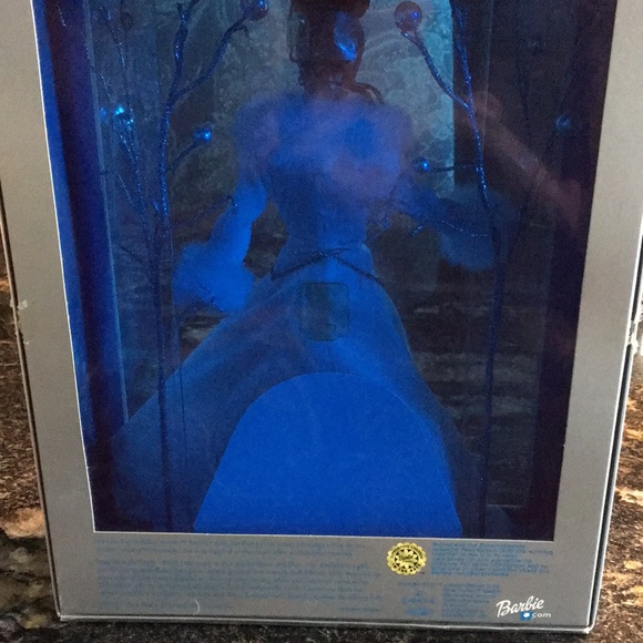 Winter Fantasy Barbie 2003 - Picture 3 of 5